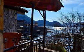 Lakeside Oasis Home Karuc